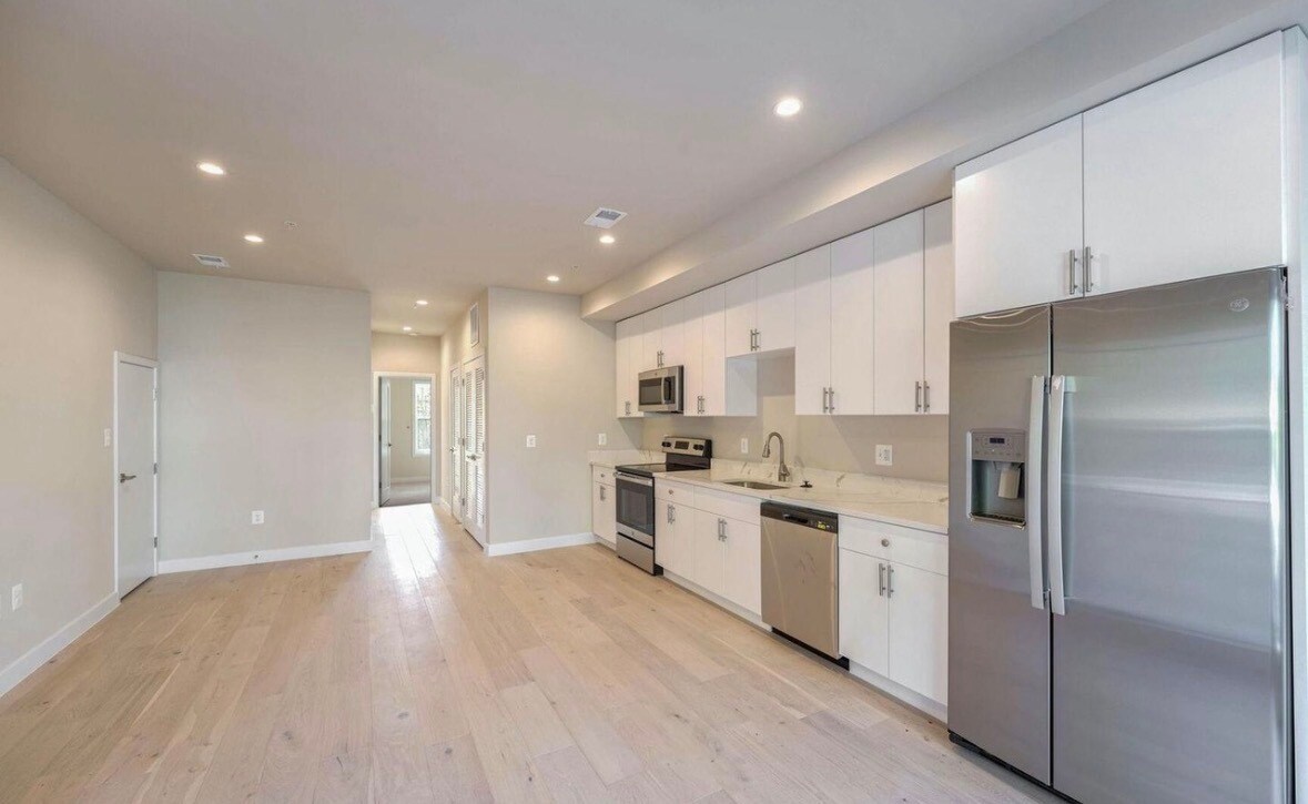 Building Photo - 2536 Elvans Rd SE