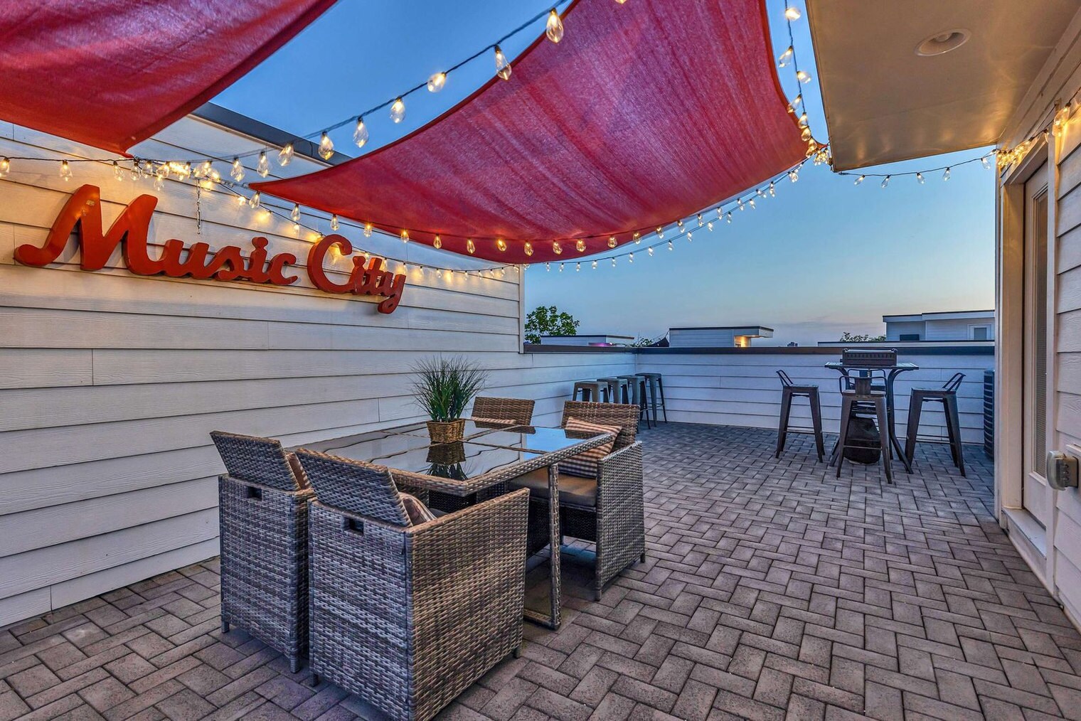 Building Photo - 978 Youngs Ln