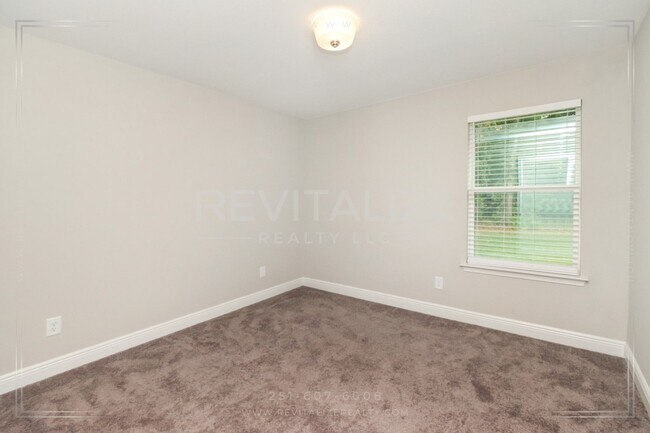 Building Photo - BRAND NEW HOME 3 bed / 2 bath in Midtown!