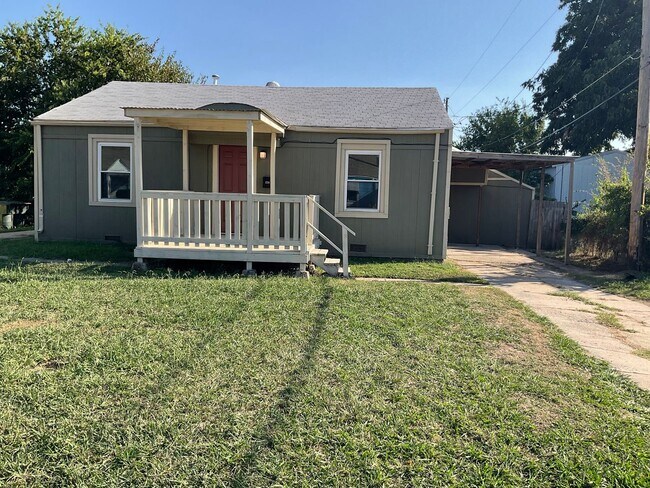 Building Photo - Four bedroom family home