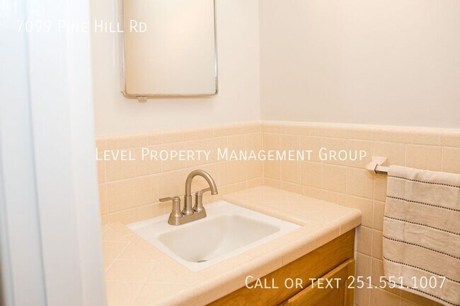 Building Photo - 7099 Pinehill Rd