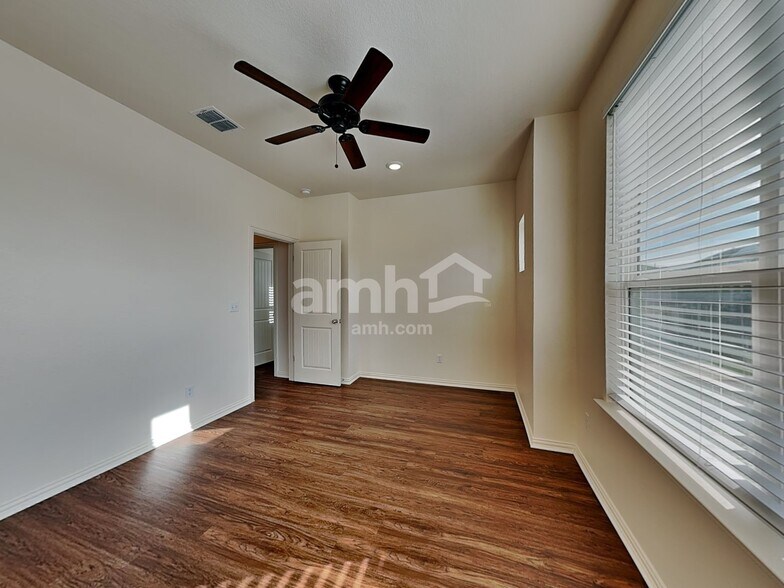 Building Photo - 2741 Meadowood Heights