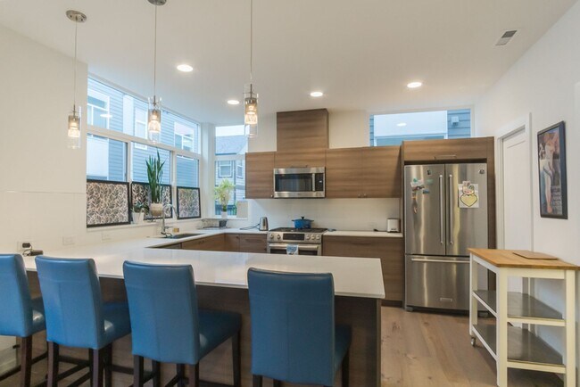 Building Photo - 3Bd/3Ba Seattle Townhome