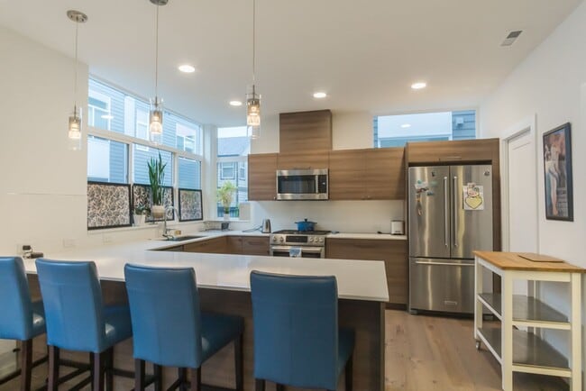 Building Photo - 3Bd/3Ba Seattle Townhouse