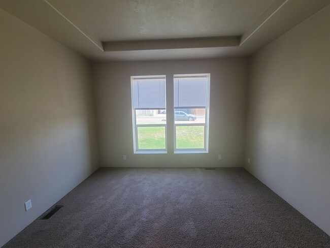 Building Photo - Horse-Friendly Burbank Home with Fenced Ya...