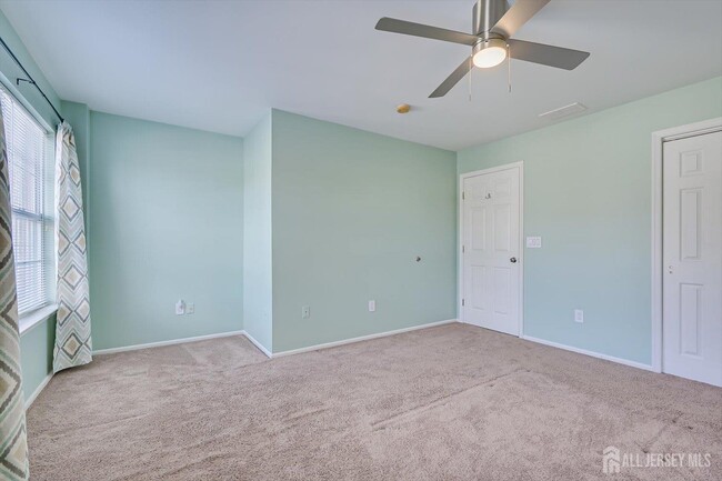 Building Photo - 160 Vasser Dr