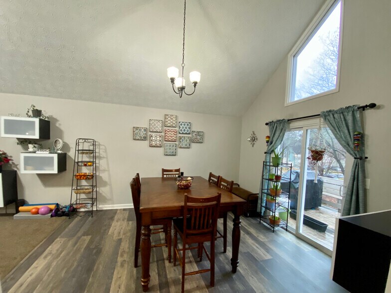 Building Photo - 1095 Mountain Springs Dr NW