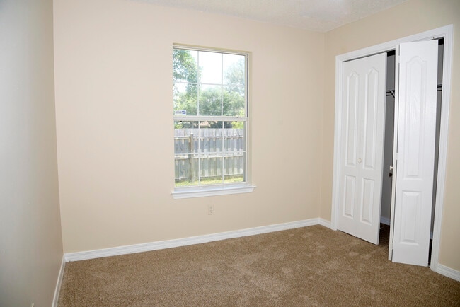 Building Photo - 645 Jerrells Ave