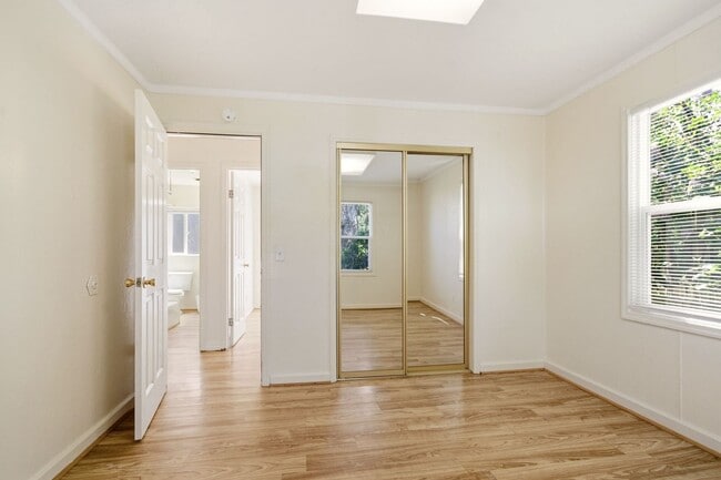 Building Photo - Updated Single-Level Home with Modern Kitchen, Natural Light & Parking