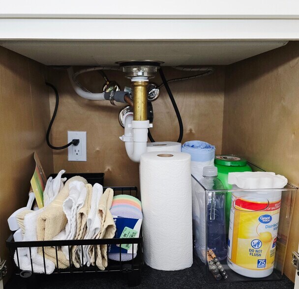 Building Photo - 396 Kaplan Ave