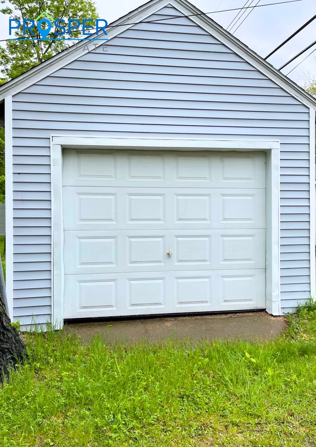 Building Photo - 826 Menomonie St