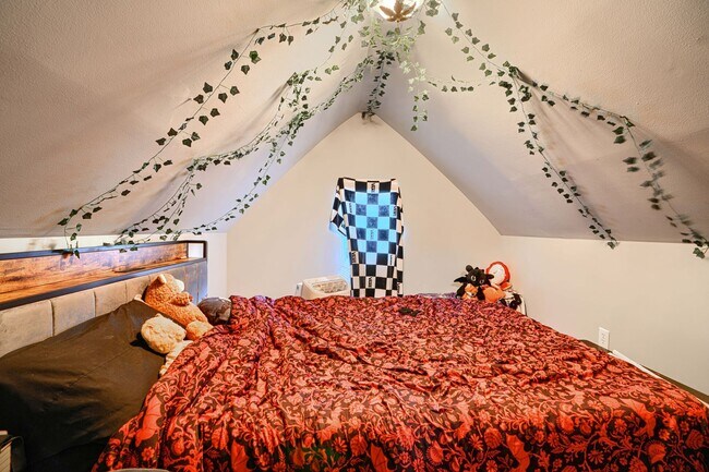 Building Photo - 304 Collins Ave