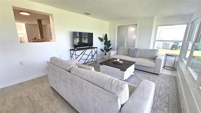 Building Photo - 1210 Maryknoll Rd