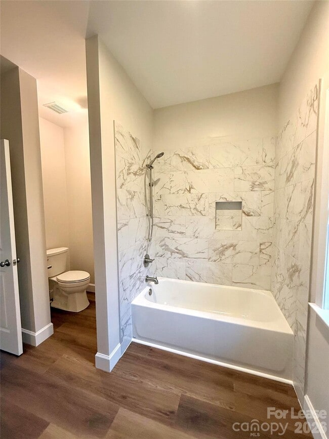 Building Photo - 9235 Island Overlook Ct