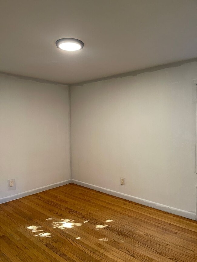 Building Photo - **100 SICARD ST** Basement+Driveway+Off-Street Parking+Free Washer/Dryer+Deck+Backyard