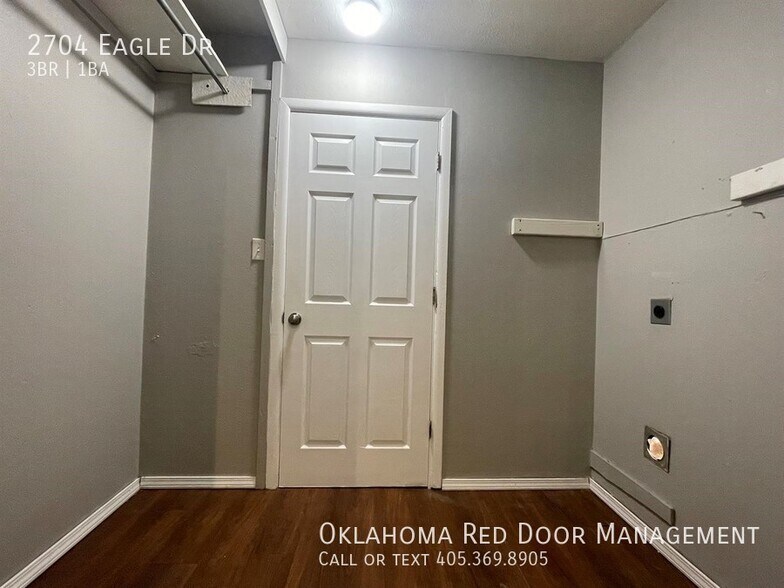 Building Photo - 2704 Eagle Dr