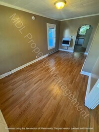 Building Photo - Cozy 2 Bedroom Home