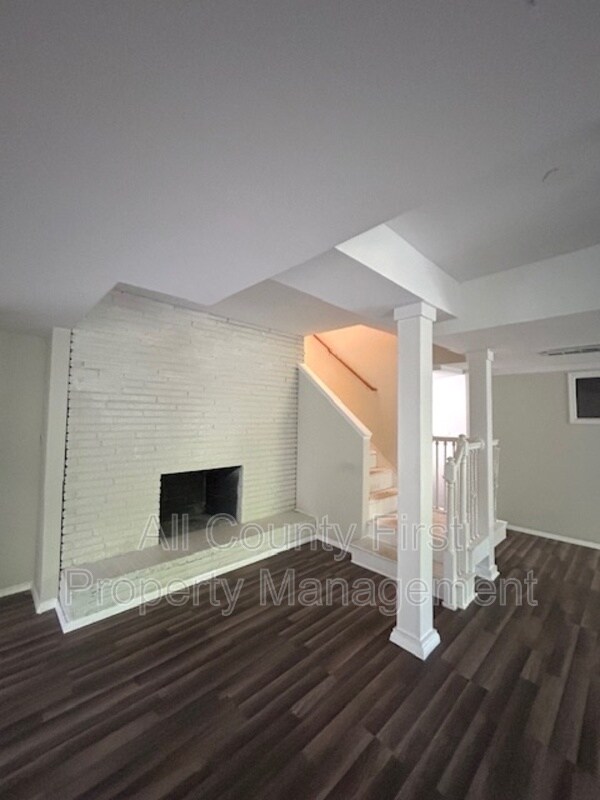 Building Photo - 3689 Calumet Rd