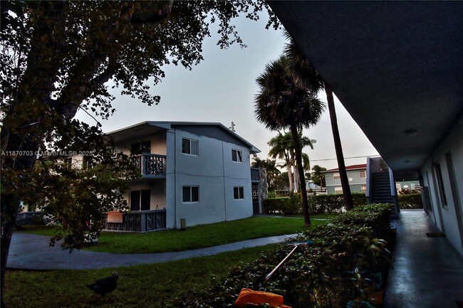 Building Photo - 890 NW 45th Ave