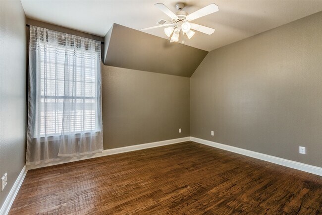 Building Photo - 901 Sandy Trail