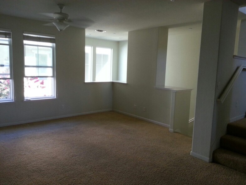 Building Photo - 1319 De Altura Common