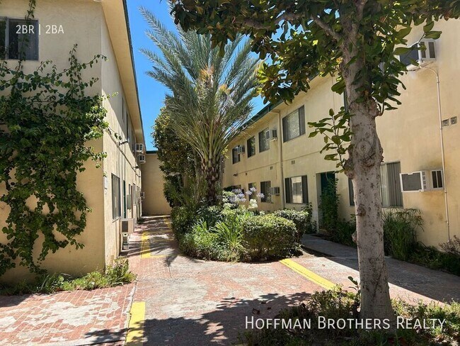 Building Photo - 5130 Yarmouth Ave