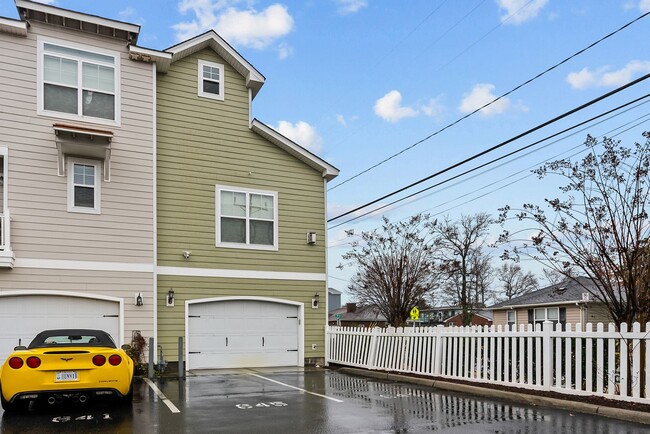 Building Photo - Stylish 3-Bedroom Condo in Virginia Beach.