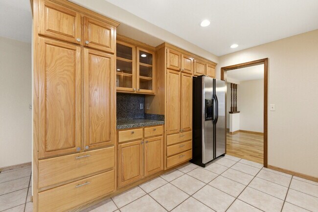 Building Photo - Single-Family Home in Near-Perfect Condition | 931 square foot 3-Car Garage!! | Covered Patio | L...