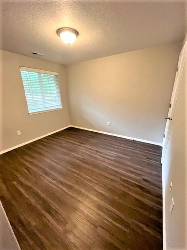 Building Photo - Beautiful 4BR/2BA Single-Level Home in Heart of McMinnville