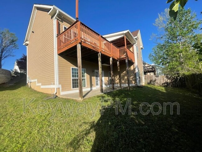 Building Photo - 880 Willow Lake