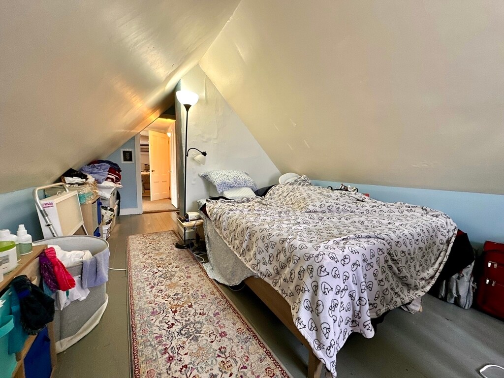 Building Photo - 512 Centre St