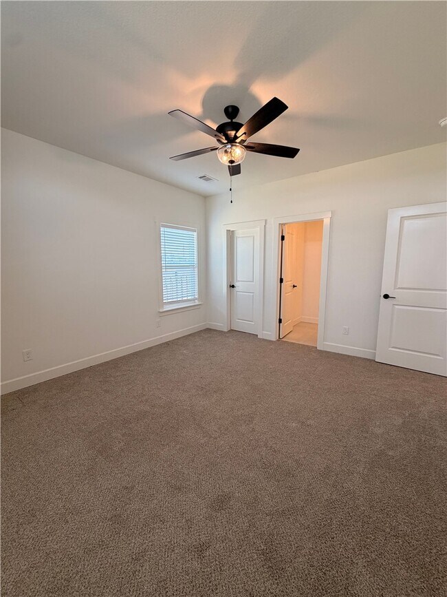 Building Photo - 1230 Fierce Ln