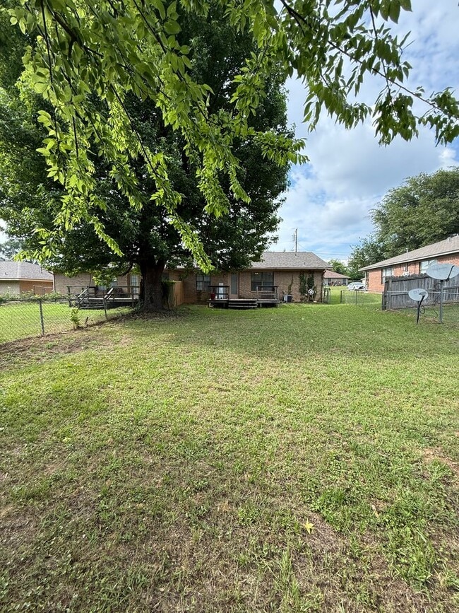 Building Photo - 3-bed/2-bath near Paluxy/Grande!