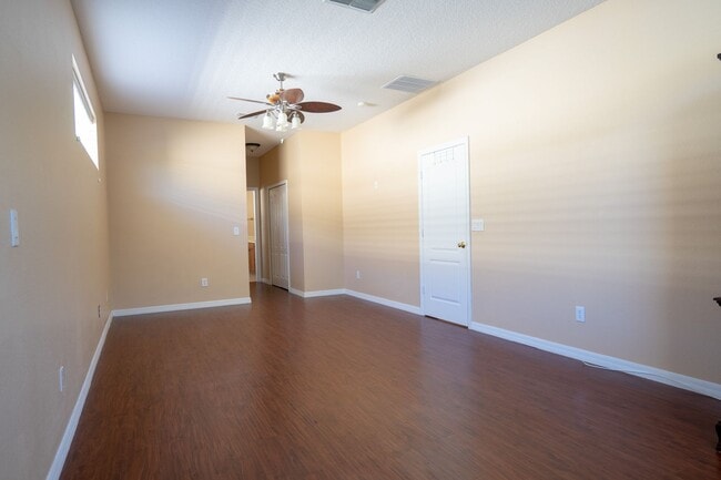 Building Photo - 4 Bed 3 Bath Home for Rent