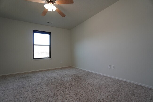 Building Photo - 16274 Silver Creek Ave