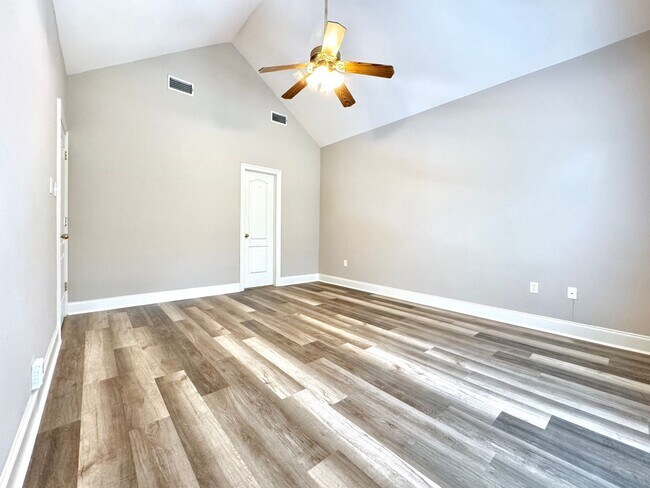 Building Photo - Spacious New Orleans-Style 3BR/2.5BA Townh...