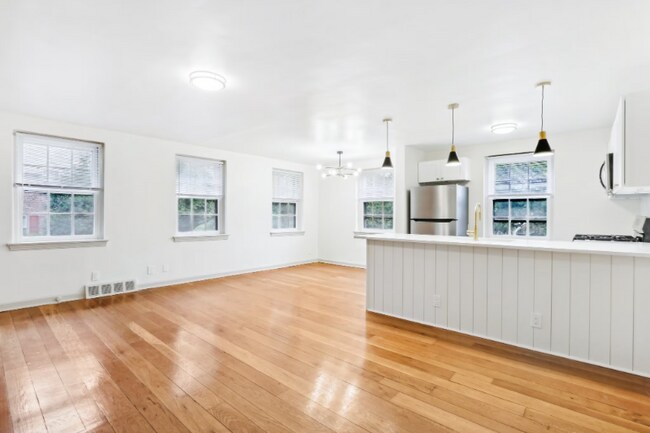 Building Photo - 2920 Midvale Ave