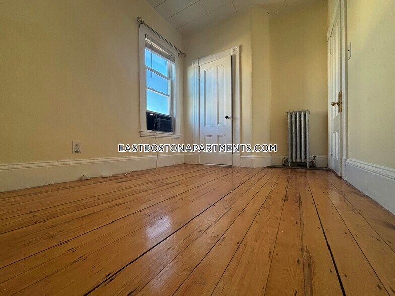 Building Photo - 33 Falcon St