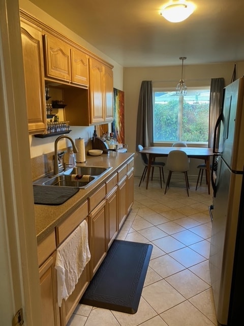 Kitchen - 4049 La Salle Ave