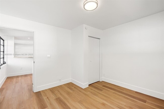 Building Photo - 1610 NW 33rd Ave