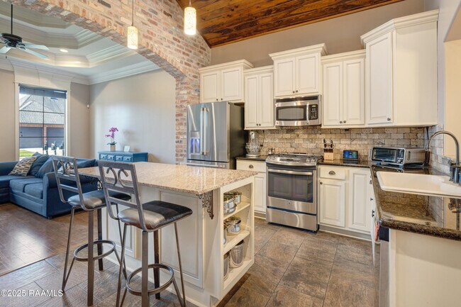 Building Photo - 203 Country Park Dr