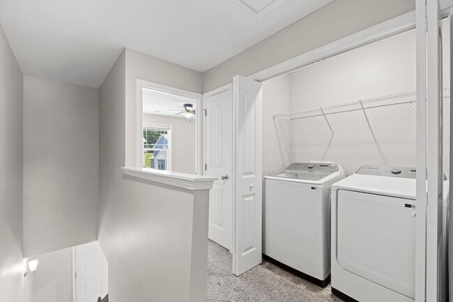 Building Photo - Gorgeous End Unit Townhome for Rent!!