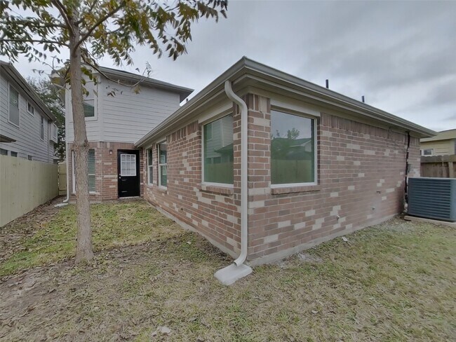 Building Photo - 6726 Misty Dale Dr