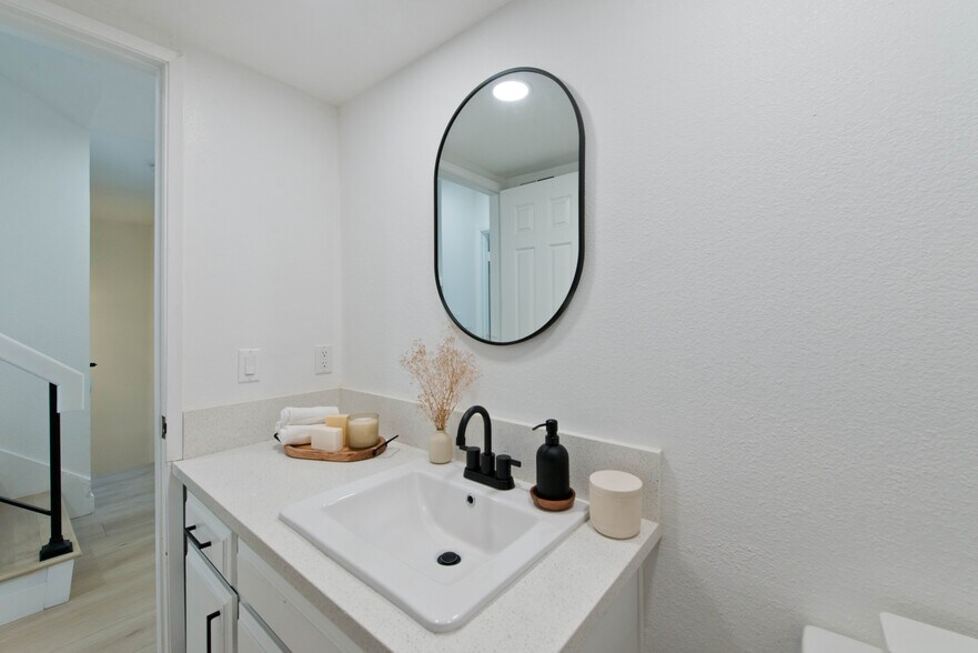 Building Photo - 20645 Roscoe Blvd