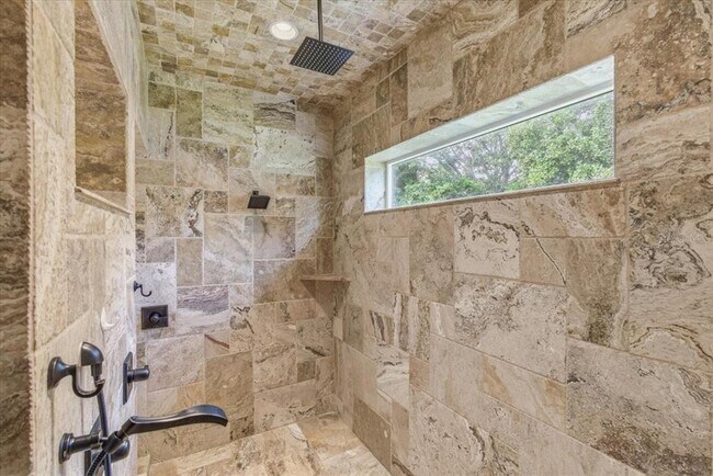 Building Photo - 7 Spanish Moss Ct