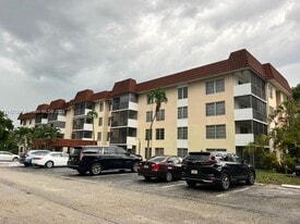Building Photo - 4170 Inverrary Dr