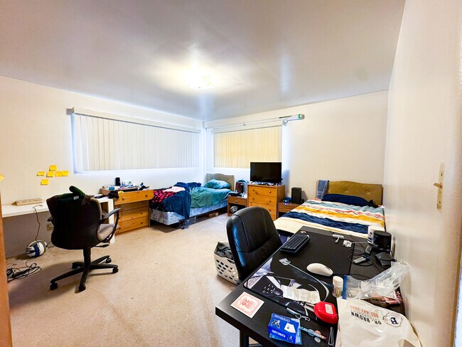 Building Photo - 845 E 820 N