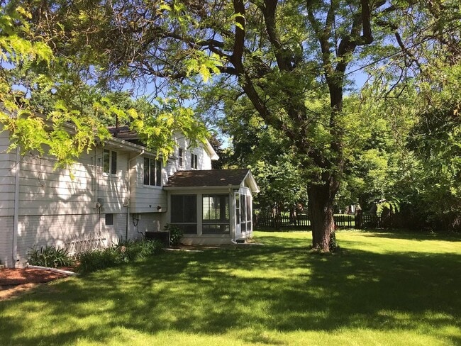 Building Photo - 6233 Parnell Ave