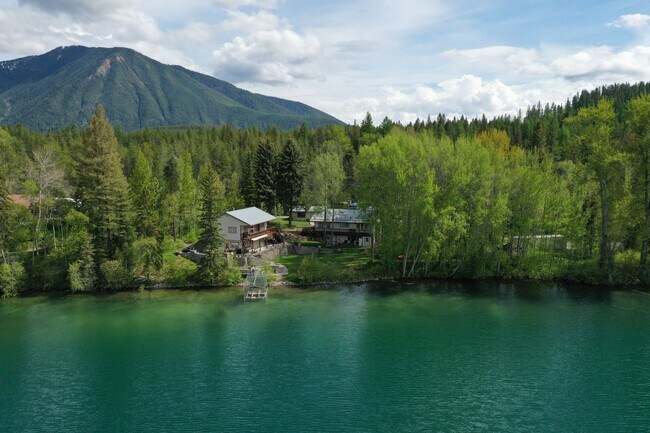 Building Photo - Long Term Rental on Lake Five!