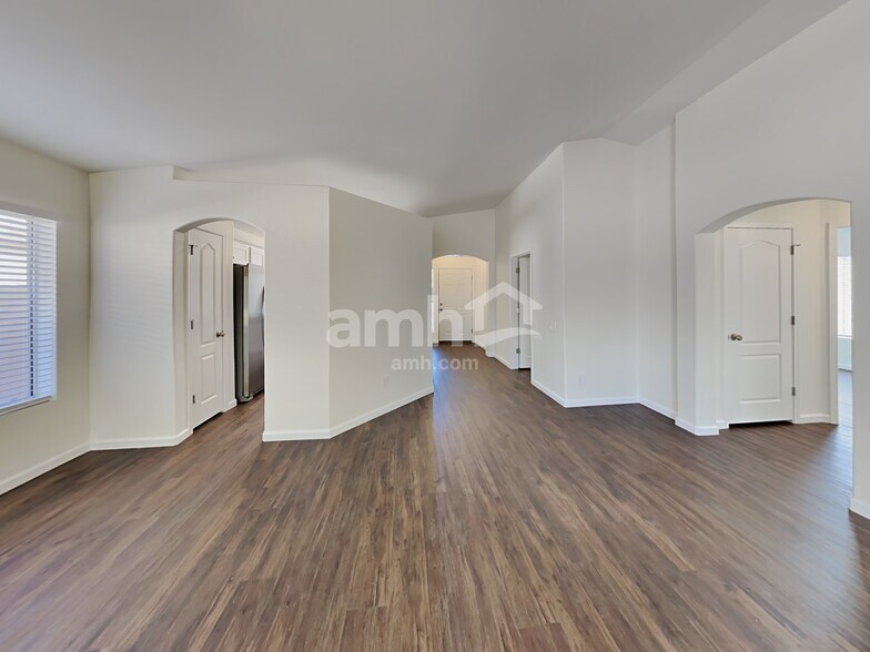 Building Photo - 2256 E Monona Dr